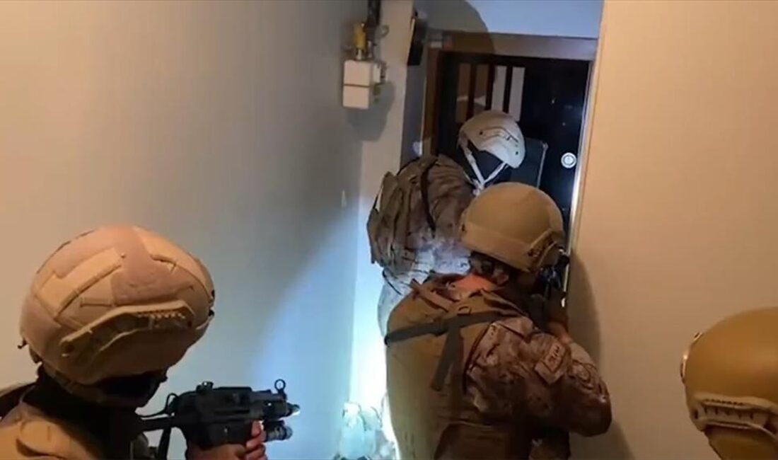 İstanbul'da uyuşturucu satıcılarına yönelik operasyonlarda 104 şüpheli gözaltına alındı.