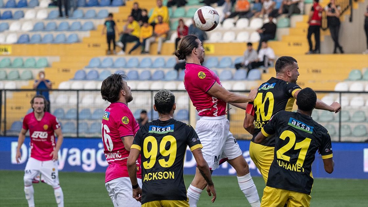 Trendyol Süper Lig'in 9. haftasında İstanbulspor, sahasında MKE Ankaragücü'nü 2-1