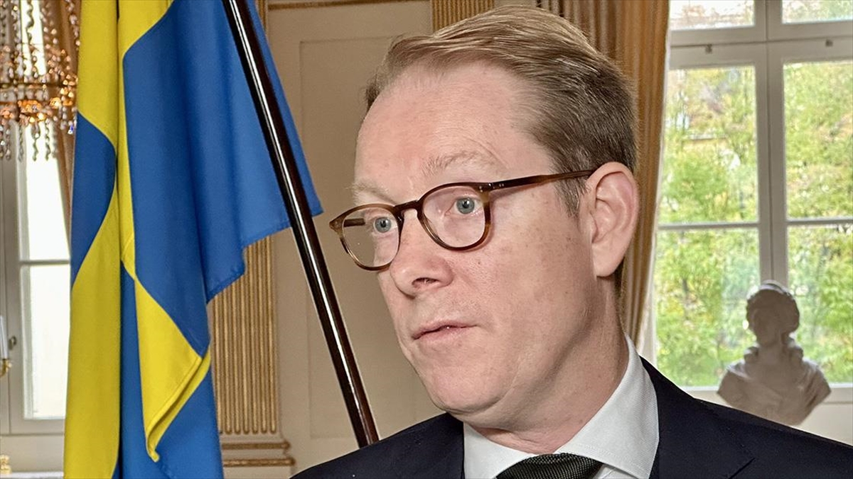 İsveç Dışişleri Bakanı Tobias Billström, Kur'an-ı Kerim'in yakılmasını "aşağılık bir