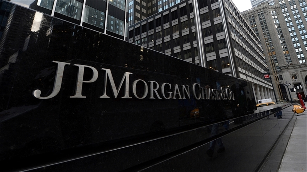 JP Morgan'ın raporunda, "TL, uzun dönemli reel efektif kur ortalamasından