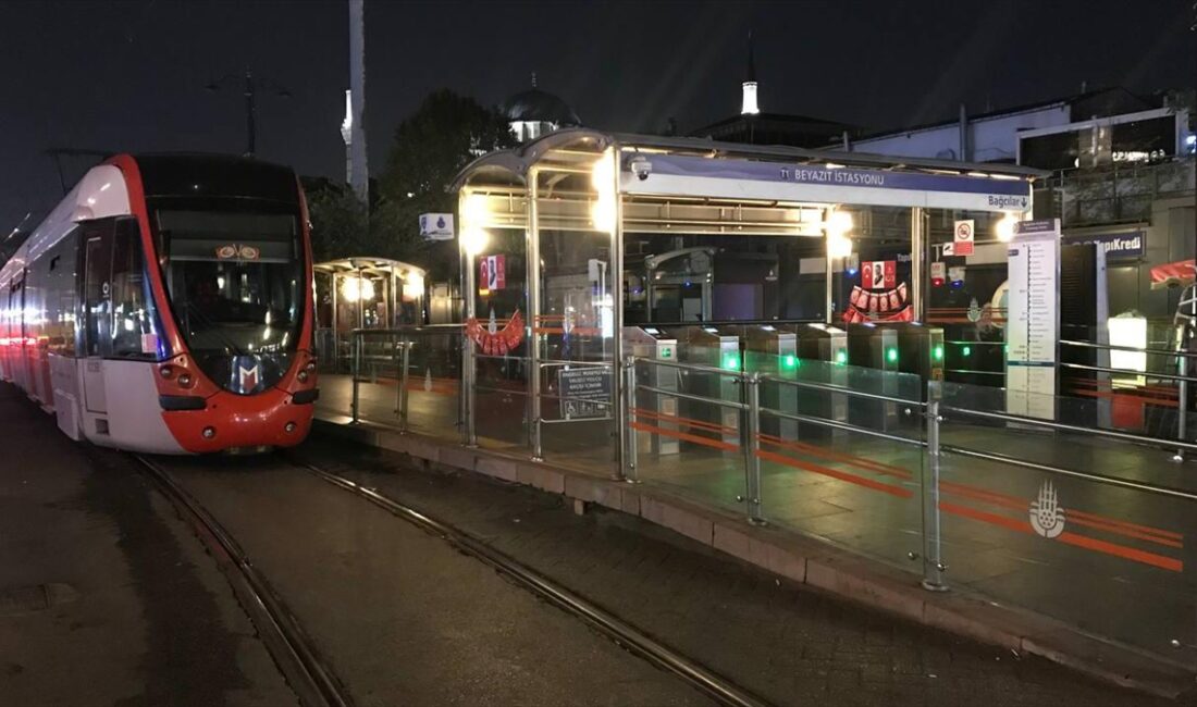 Bir kamyonun enerji telini koparması dolayısıyla seferler Kabataş-Sirkeci ve Yusufpaşa-Bağcılar