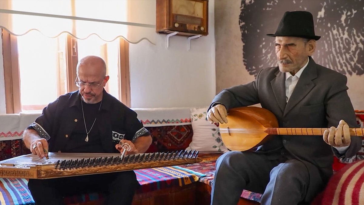 Cumhurbaşkanlığı Kültür ve Sanat Büyük Ödülü sahibi kanun virtüözü bestekar