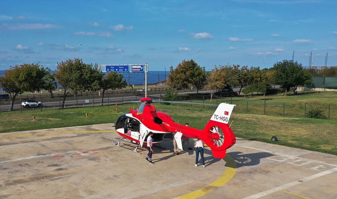 Sağlık Bakanlığının hava ambulans hizmeti kapsamında Trabzon'da konuşlu helikopter ile