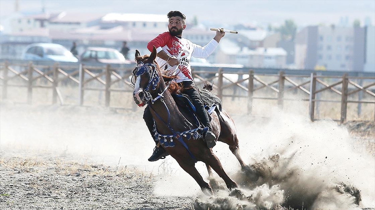 Türkiye'nin önemli kış turizm merkezleri arasında yer alan Kars'ta kar