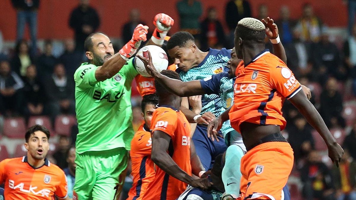 Trendyol Süper Lig'in 7. haftasında Mondihome Kayserispor ile RAMS Başakşehir