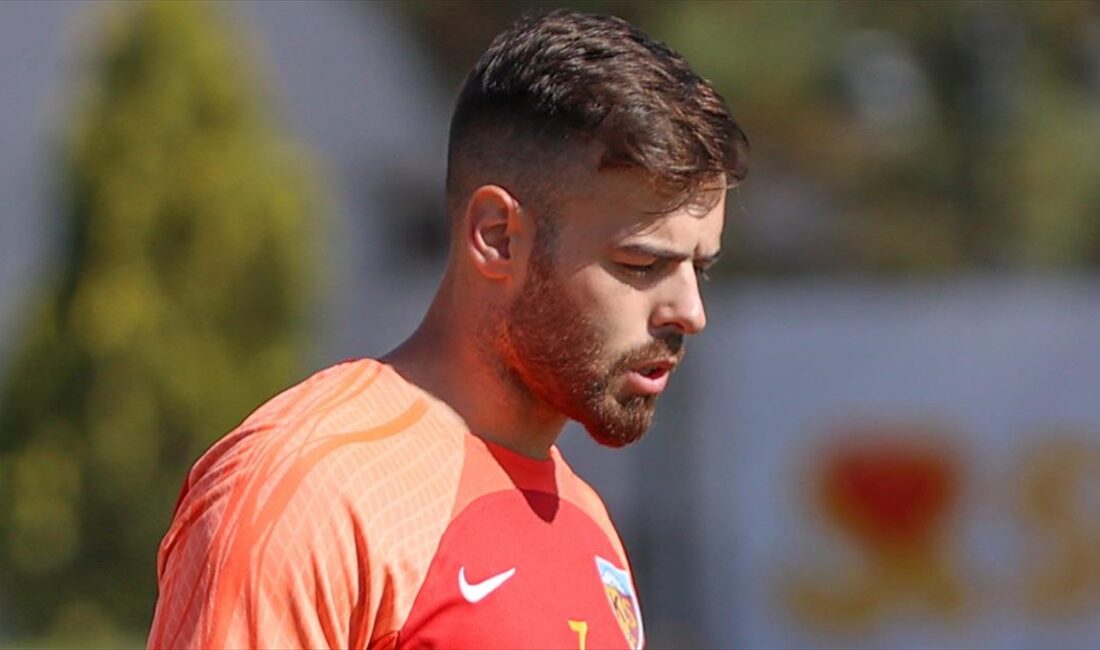 Trendyol Süper Lig ekiplerinden Mondihome Kayserispor'un Portekizli oyuncusu Miguel Cardoso,