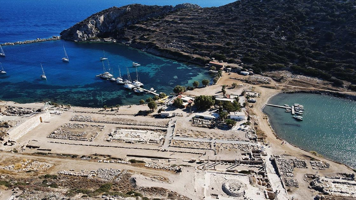 Muğla'nın Datça ilçesindeki 2 bin 600 yıllık Knidos Antik Kenti'nin