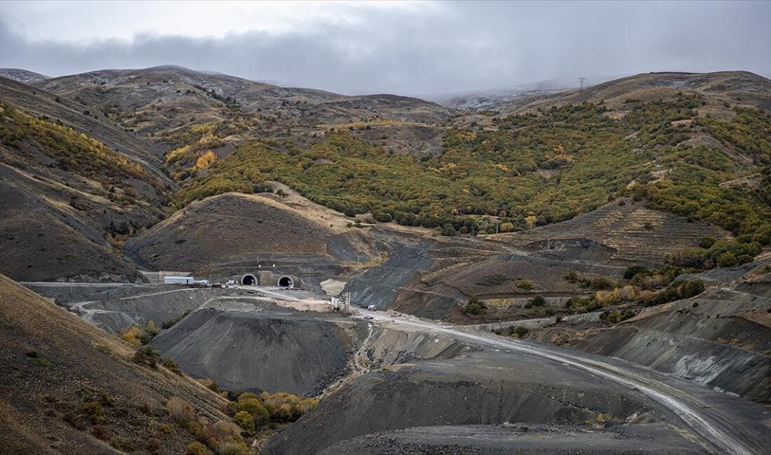 Ulaştırma ve Altyapı Bakanlığınca Erzurum-Bayburt arasında çift tüp şeklinde yapılan
