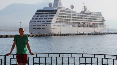 ANTALYA (AA) – Marshall Adaları bayraklı "Sirena" adlı kruvaziyer, Antalya'nın