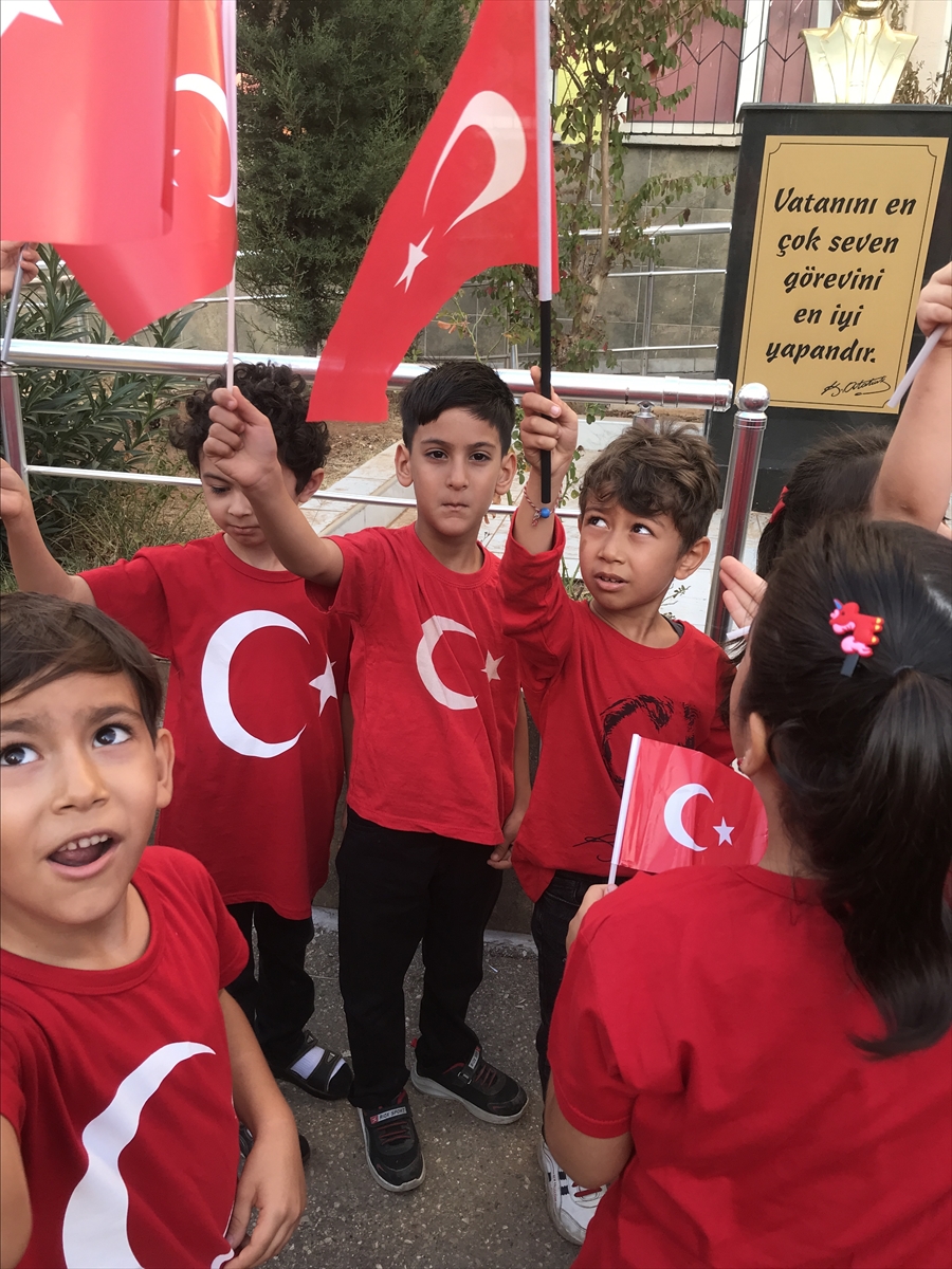 ANTALYA (AA) – Antalya'da Ahmet Yesevi İlkokulu öğrencileri, 29 Ekim