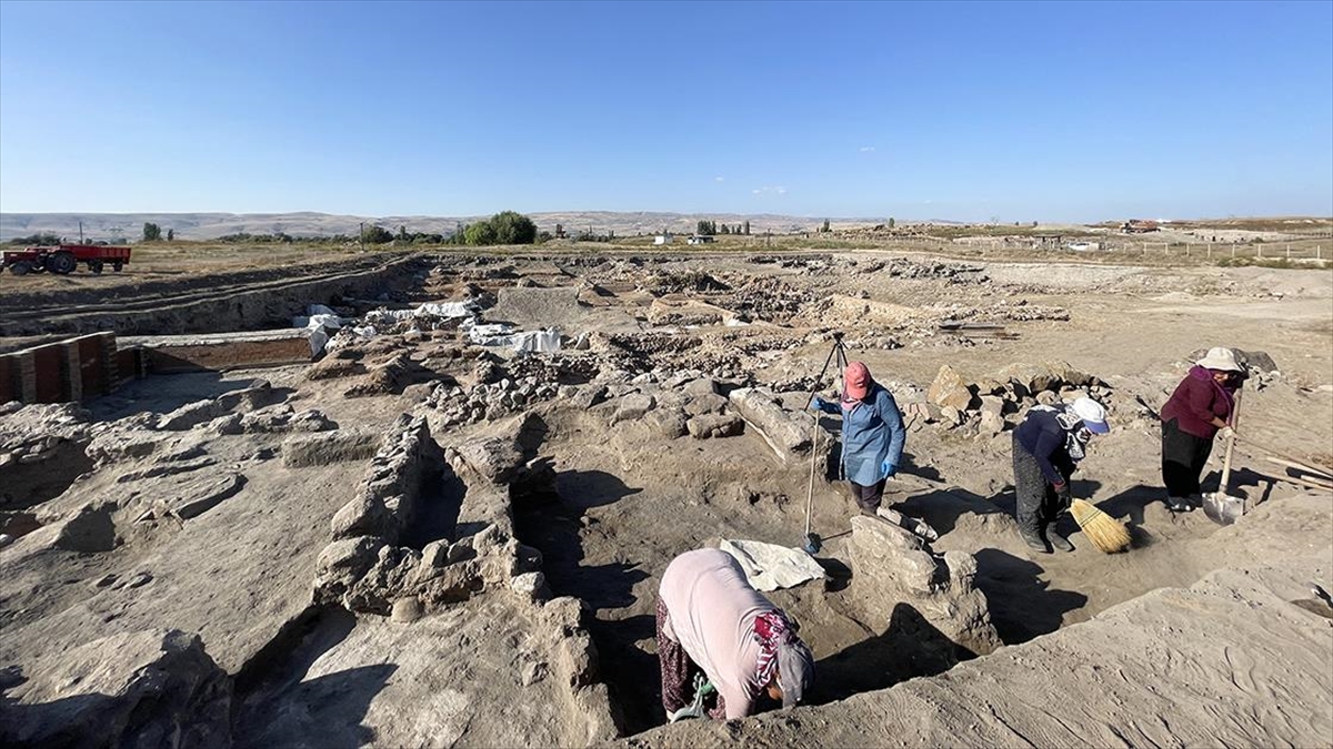 Anadolu'da ilk yazılı belgelerin bulunduğu Kültepe Kaniş/Karum Höyüğü'nde kazı çalışmaları