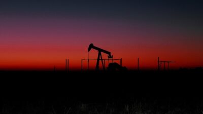 Uluslararası Enerji Ajansı (IEA), küresel petrol üretiminin, eylülde bir önceki