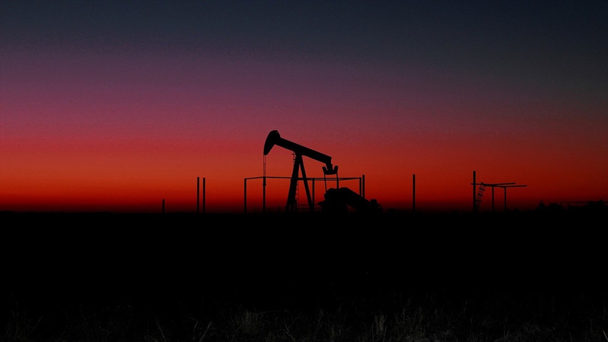 Uluslararası Enerji Ajansı (IEA), küresel petrol üretiminin, eylülde bir önceki