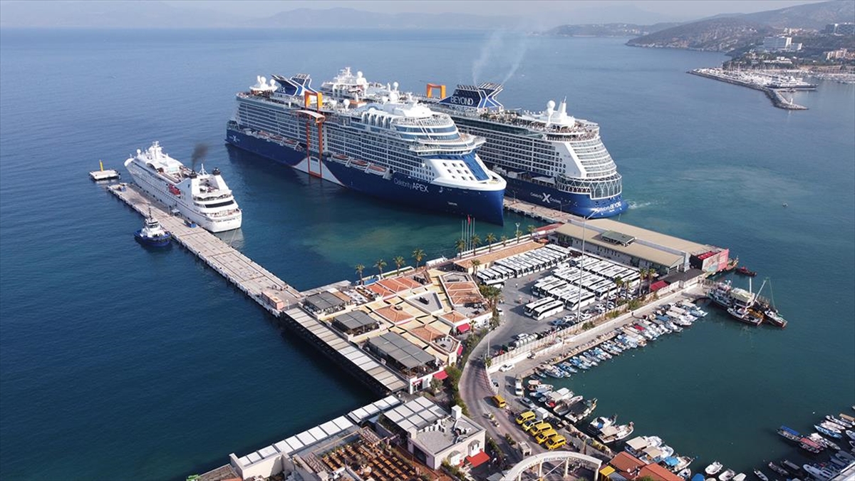 Kruvaziyer turizminin önde gelen limanlarından Kuşadası Ege Port Limanı, 3