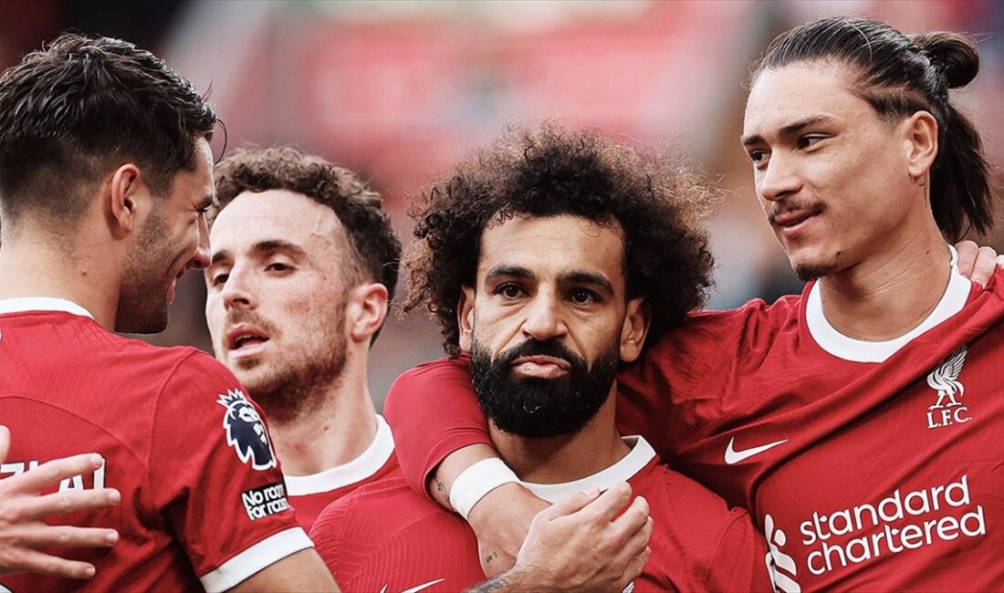 İngiltere Premier Lig'de oynanan derbi maçta Liverpool, sahasında Everton'ı 2-0