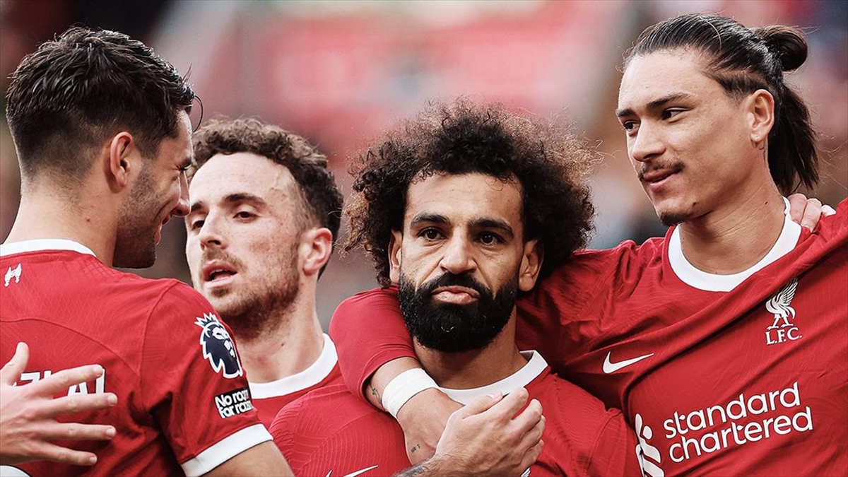 İngiltere Premier Lig'de oynanan derbi maçta Liverpool, sahasında Everton'ı 2-0