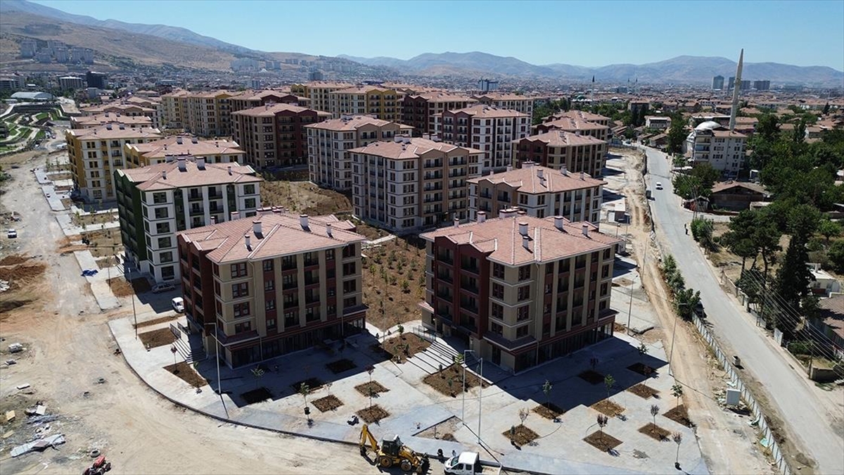 Malatya'nın Battalgazi ilçesinde, Elazığ merkezli 24 Ocak 2020'de yaşanan depremin