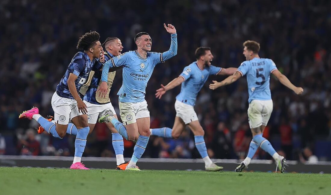 İngiltere Premier Lig'deki derbi mücadelesinde Manchester City, konuk olduğu Manchester