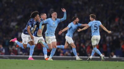 İngiltere Premier Lig'deki derbi mücadelesinde Manchester City, konuk olduğu Manchester