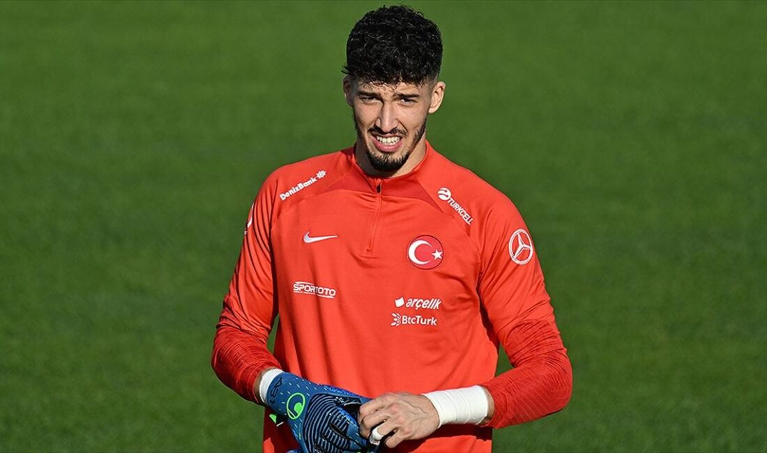 Sezon başında Fenerbahçe'den İngiltere Premier Lig ekibi Manchester United'a transfer