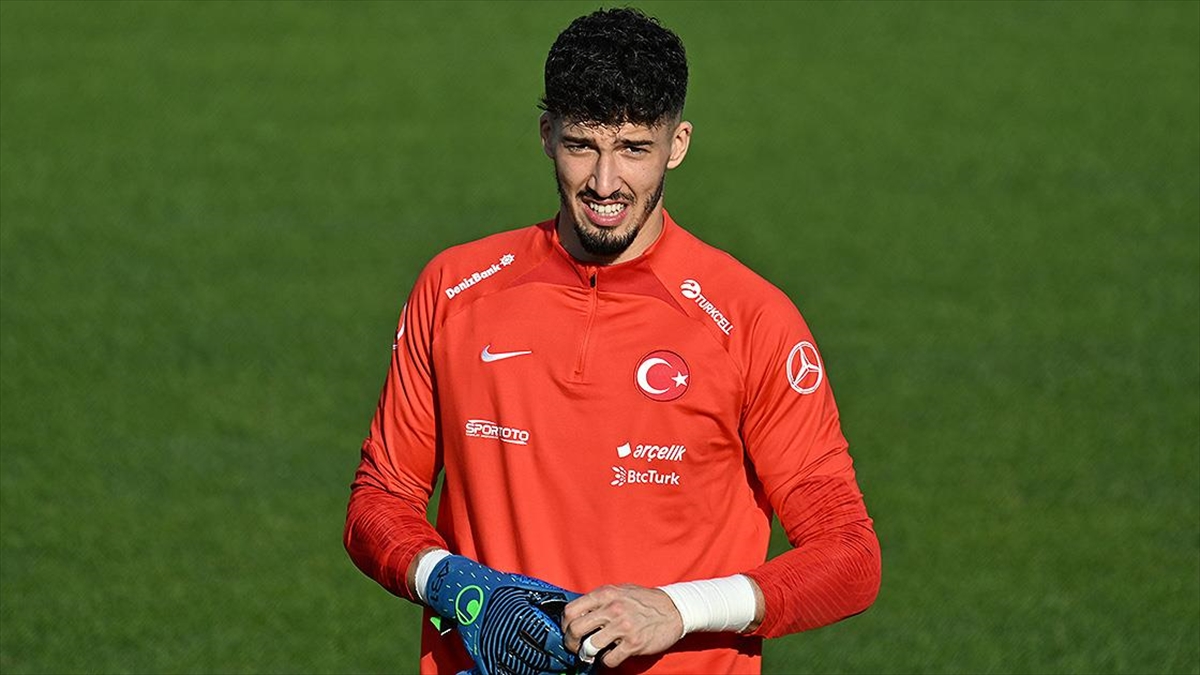 Sezon başında Fenerbahçe'den İngiltere Premier Lig ekibi Manchester United'a transfer