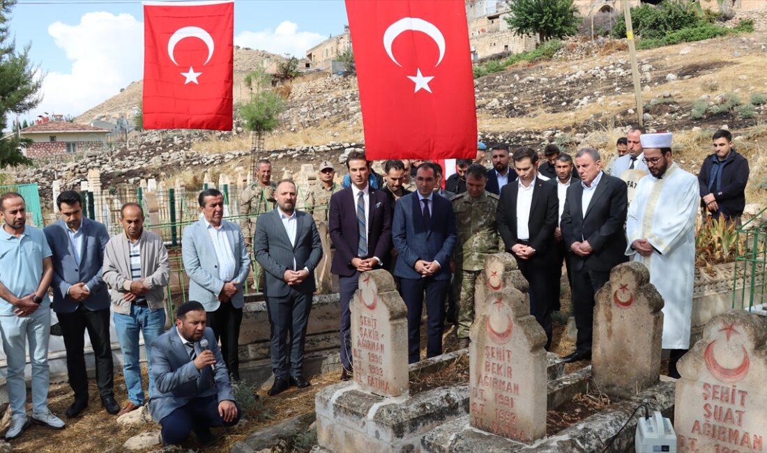 MARDIN (AA) – Kayalıpınar Mahallesi’ndeki mezarlıkta gerçekleştirilen tören, Kur’an-ı Kerim