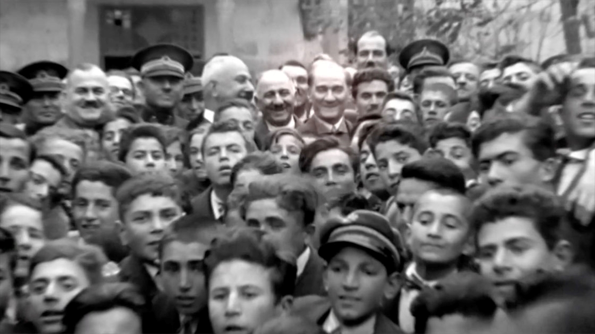 Milli Eğitim Bakanı Yusuf Tekin, Cumhuriyet'in 100. yılı dolayısıyla Bakanlıkça