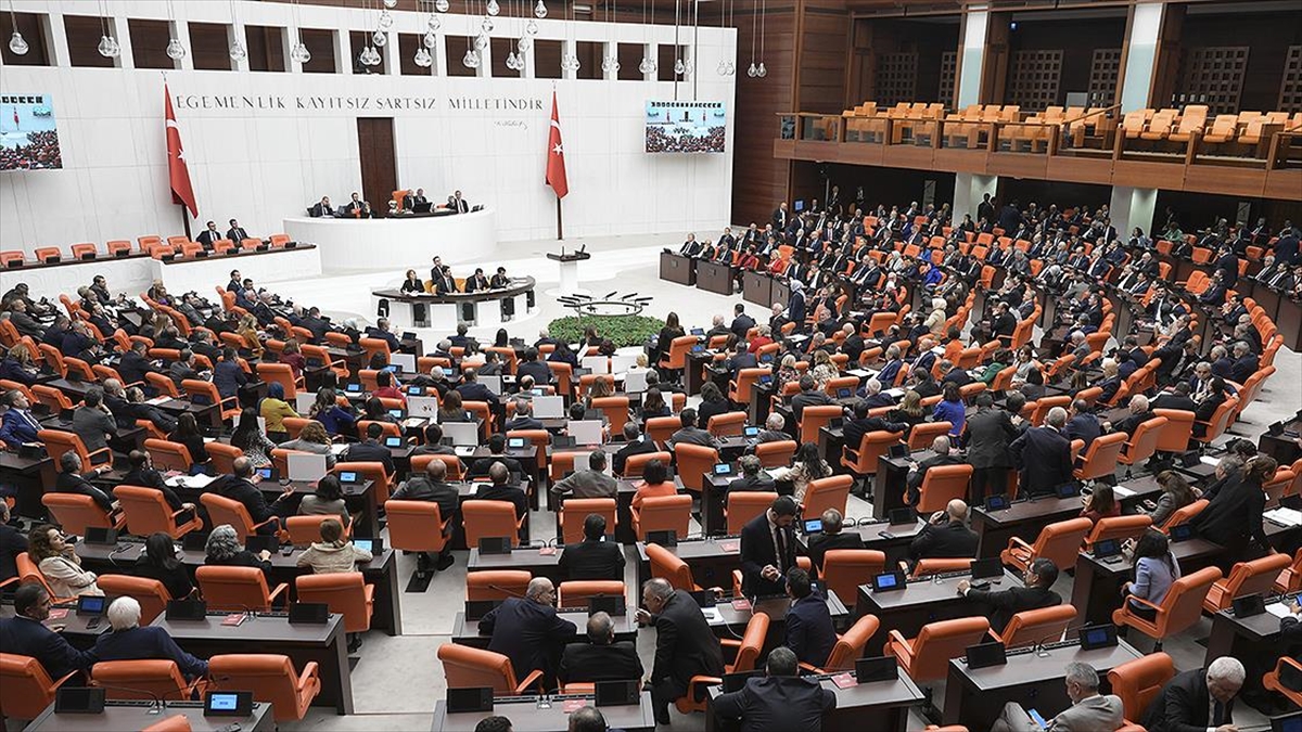 TBMM Genel Kurulu, emeklilere 5 bin lira ödenmesine ilişkin düzenlemeyi