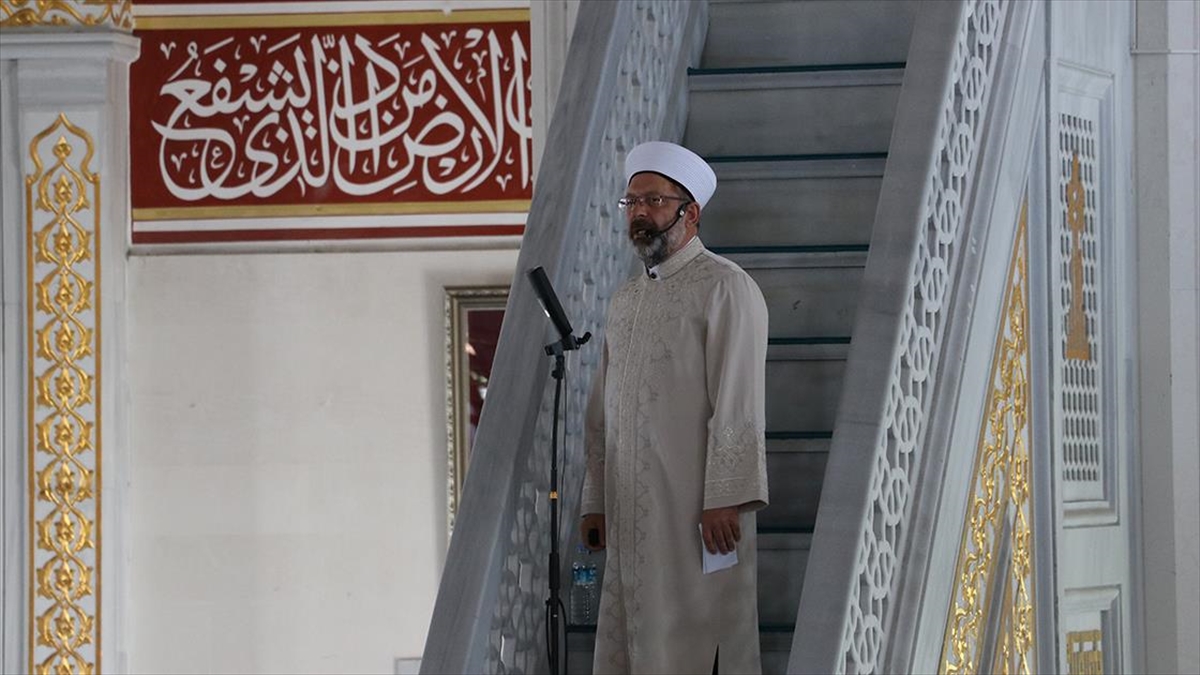 Diyanet İşleri Başkanı Ali Erbaş, terör örgütlerine karşı güvenlik güçlerinin