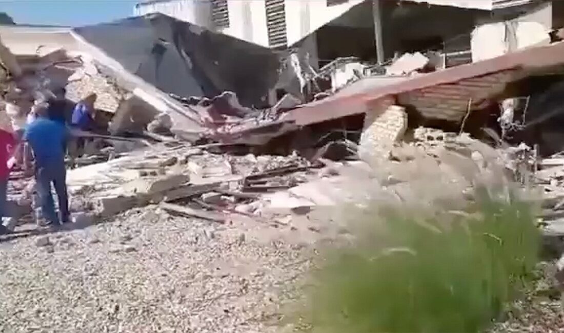 Meksika'da ayin sırasında kilisenin çatısının çökmesi sonucu ilk belirlemelere göre