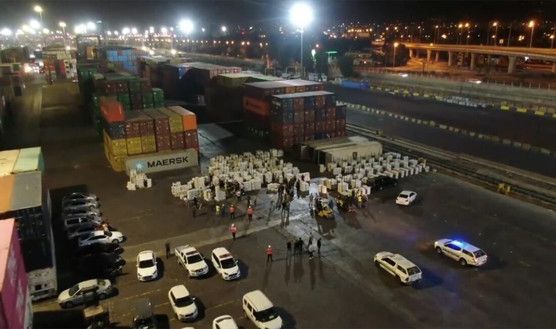 İçişleri Bakanı Ali Yerlikaya, Narkogüç operasyonları kapsamında Mersin Limanı'nda 610