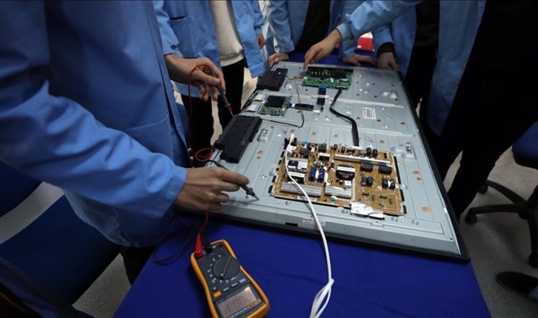 Türkiye'nin kalkınma hedefleri kapsamında, mesleki eğitimde kamu-özel sektör işbirliğinin artırılması,