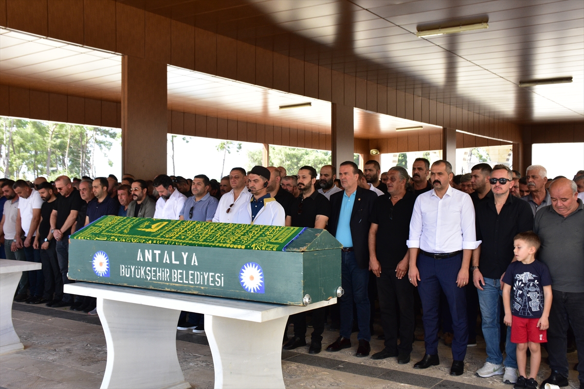 ANTALYA (AA) – Antalya'nın Muratpaşa ilçesinde evinde ölü bulunan MHP