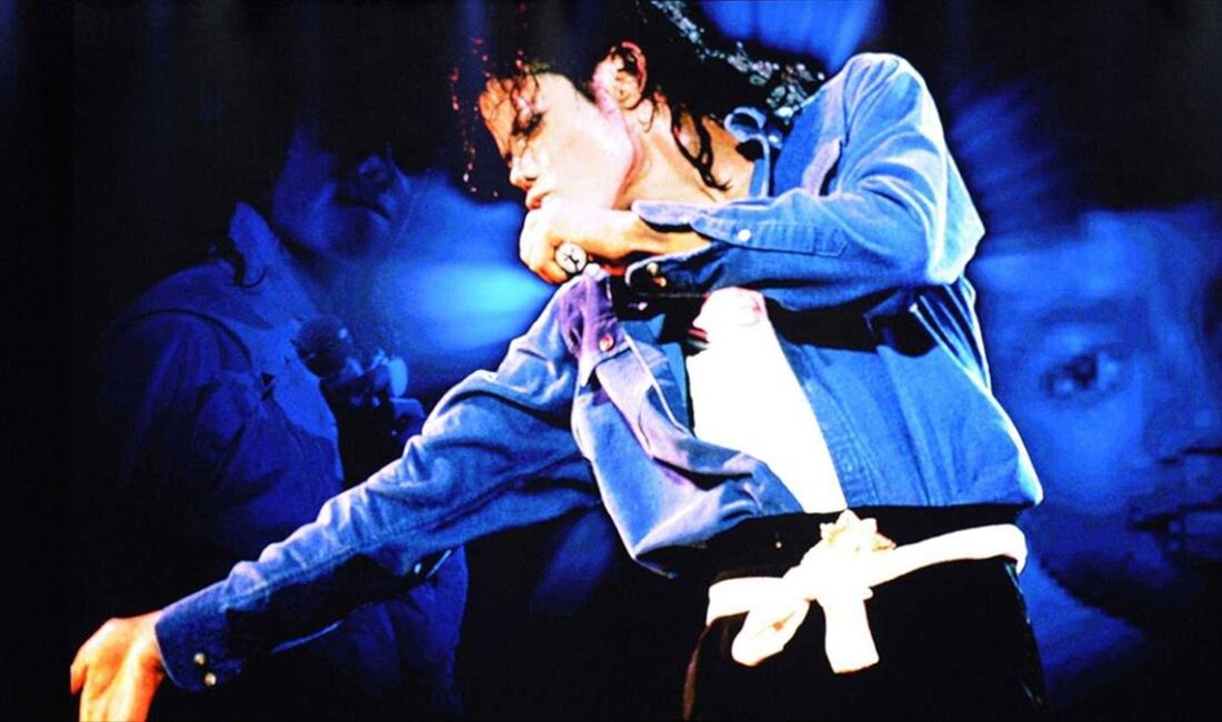 Amerikalı pop şarkıcısı Michael Jackson’ın bir reklam filminde giydiği ikonik