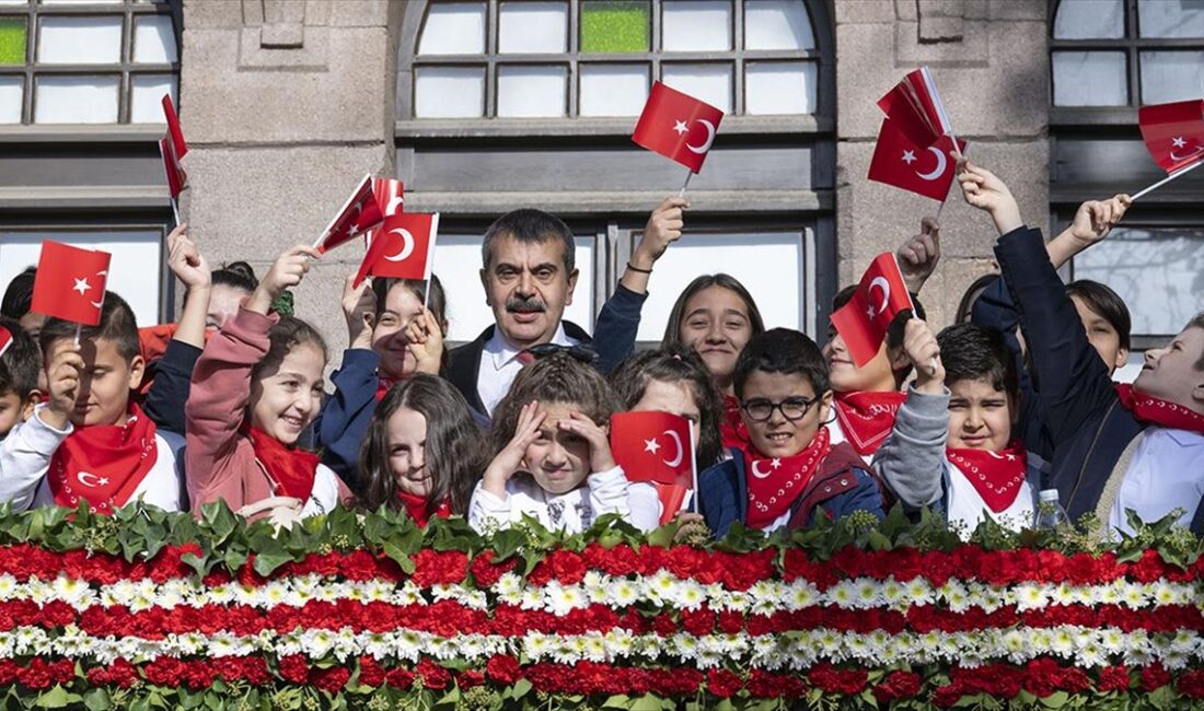 Milli Eğitim Bakanı Tekin, öğrencilerle Birinci Meclis'i ziyaret etti Milli Eğitim Bakanı Yusuf Tekin, "Çocuklarımızın Cumhuriyet felsefesine, Cumhuriyet ruhuna,