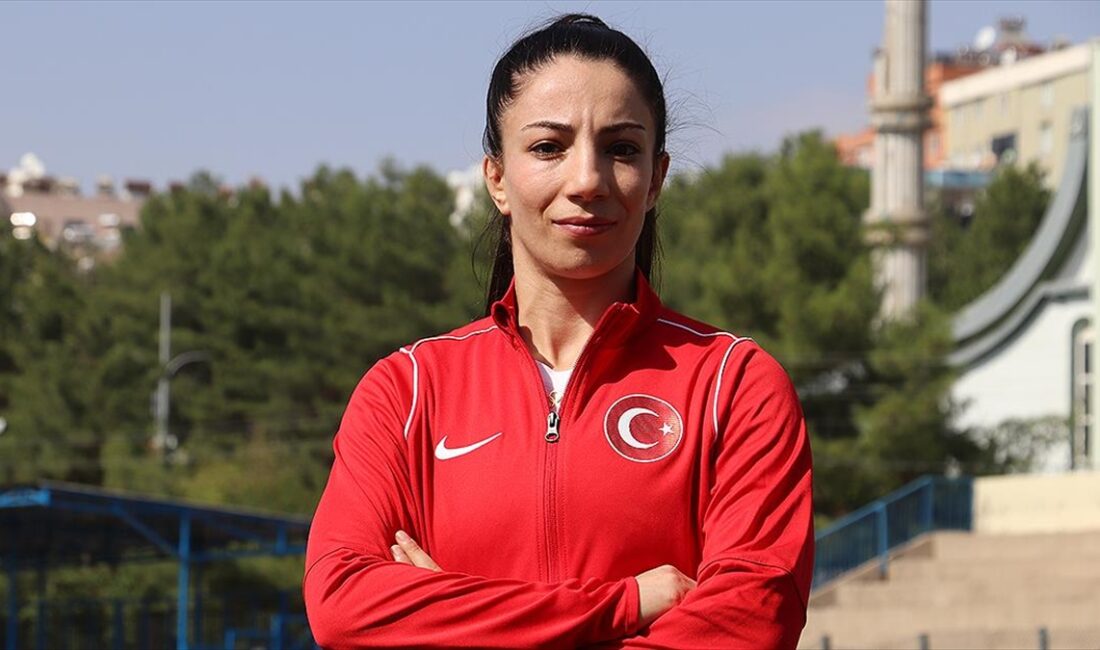 Sırbistan'da düzenlenen Dünya Güreş Şampiyonası'nda 2024 Paris Olimpiyatları'na kota alan