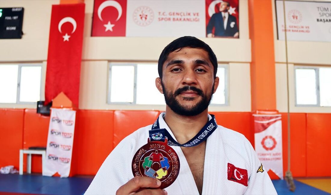 22 yaşındaki sporcu Salih Yıldız, "Ağrı Dağı eteklerinden olimpiyatlara gidip
