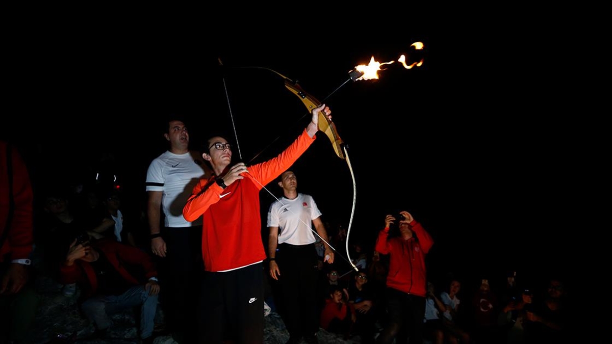 Olimpiyat ve dünya şampiyonu milli okçu Mete Gazoz, Yanartaş'ta "Türkiye
