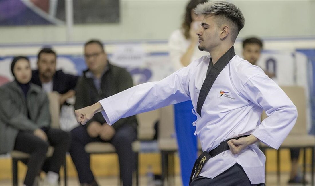 Dünya şampiyonlukları olan tekvandocu babasının teşvikiyle spora başlayan 21 yaşındaki