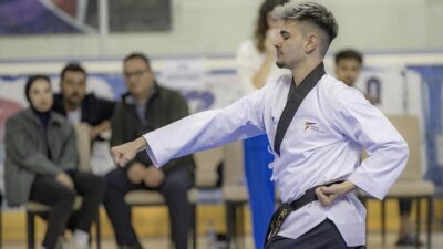 Dünya şampiyonlukları olan tekvandocu babasının teşvikiyle spora başlayan 21 yaşındaki