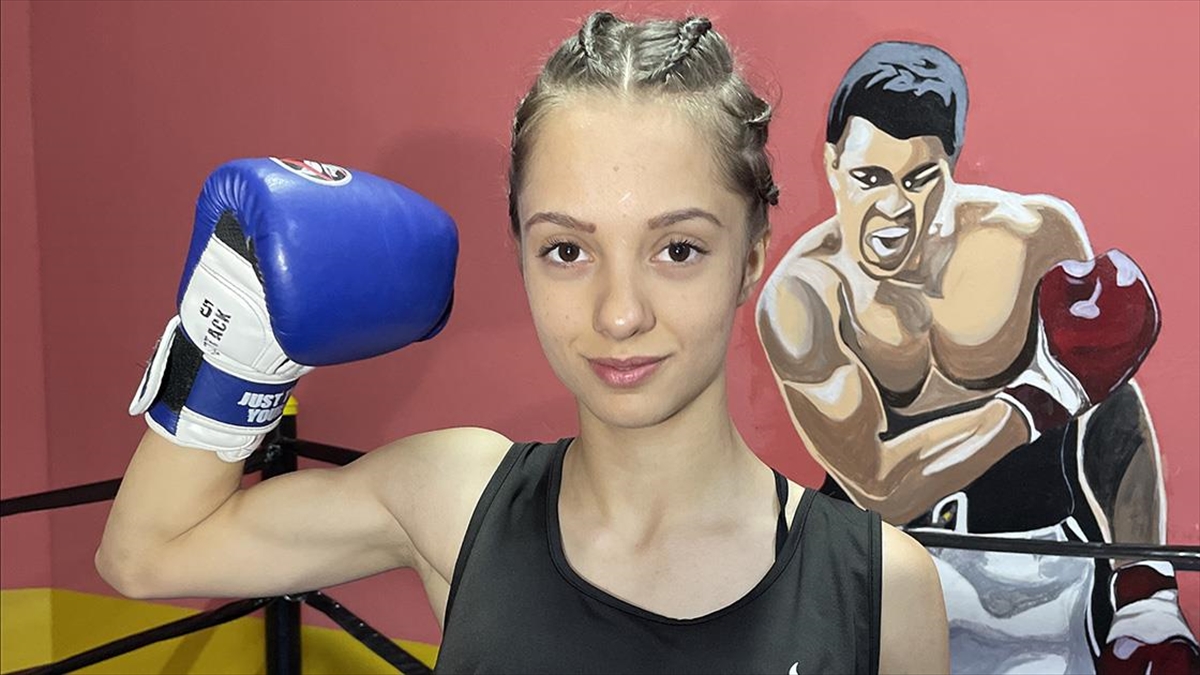 Muaythaide gençlerde dünya şampiyonluğu bulunan Kayserili milli sporcu Ayşe Sena