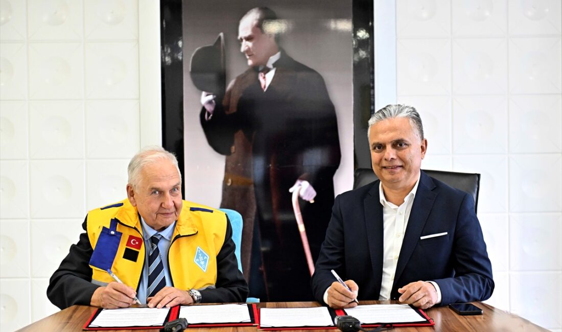 ANTALYA (AA) – Antalya'da Muratpaşa Belediyesi, afetlerde kesintisiz haberleşmeyi amaçlayan