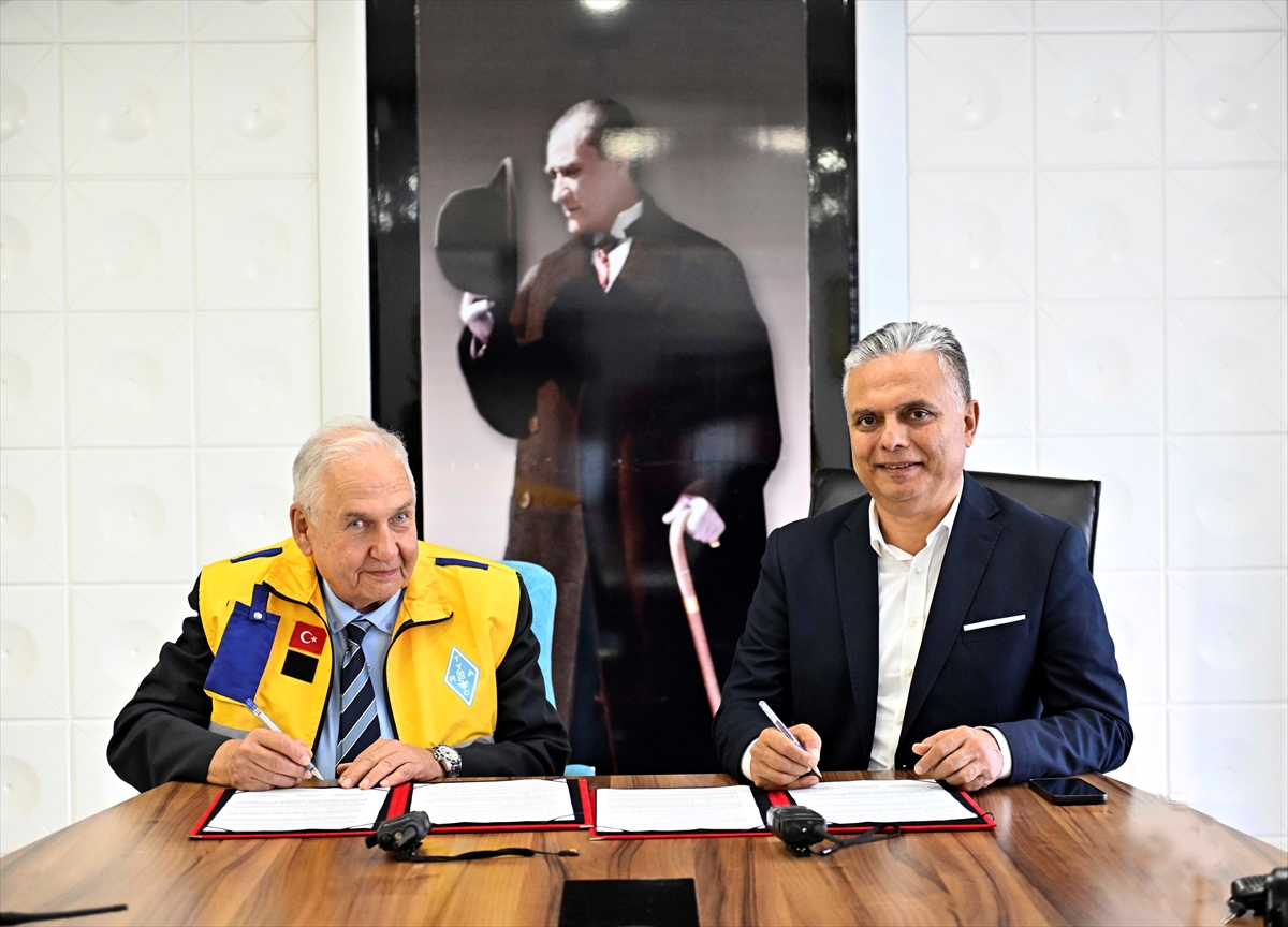 ANTALYA (AA) – Antalya'da Muratpaşa Belediyesi, afetlerde kesintisiz haberleşmeyi amaçlayan
