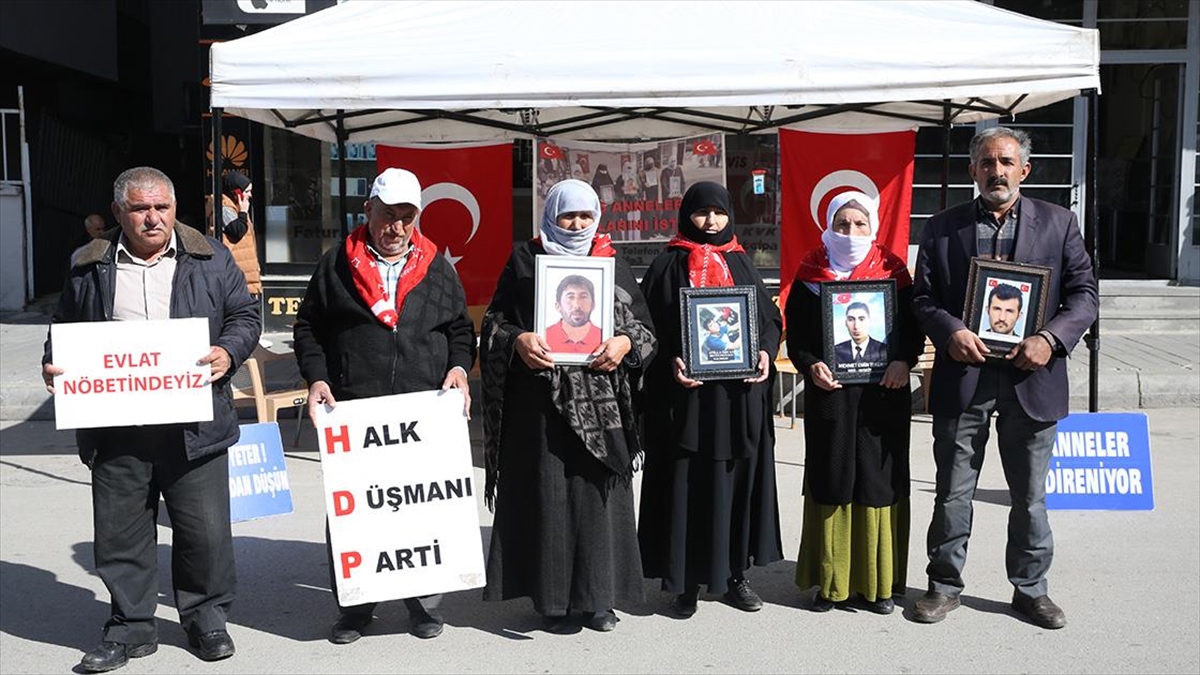 Muş'ta çocuklarının terör örgütü PKK tarafından dağa götürülmesinden HDP'yi sorumlu