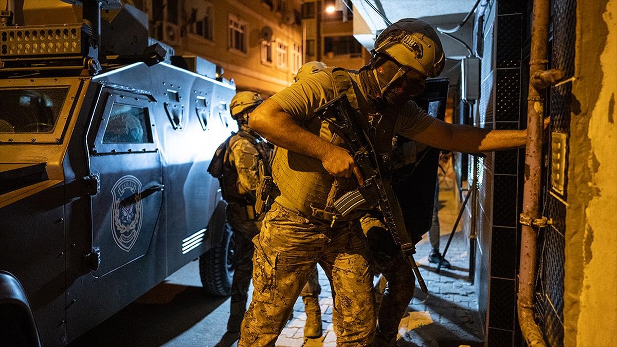 İçişleri Bakanı Ali Yerlikaya, "Uyuşturucu satıcılarının, geleceğimiz olan gençlerimizi ve