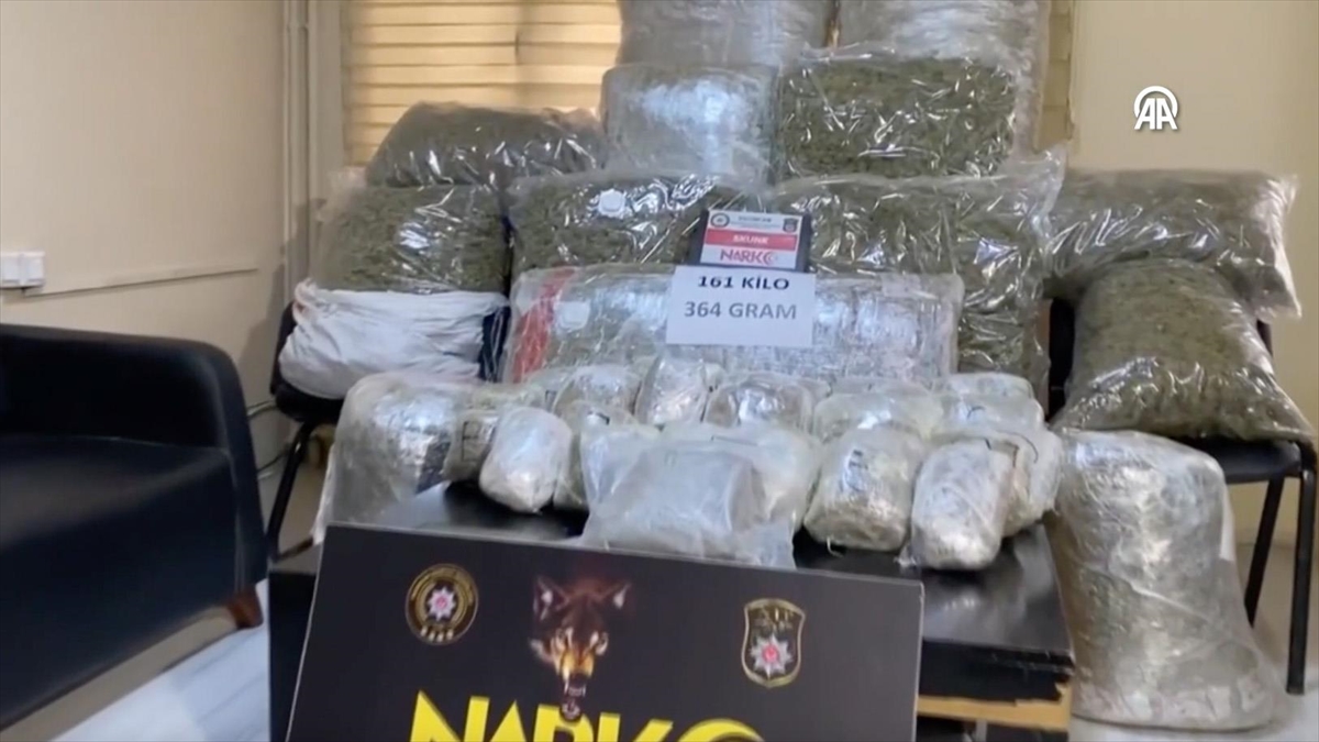 Uyuşturucuyla mücadele kapsamında 5 ilde düzenlenen "Narkogüç" operasyonlarının İstanbul detaylarına
