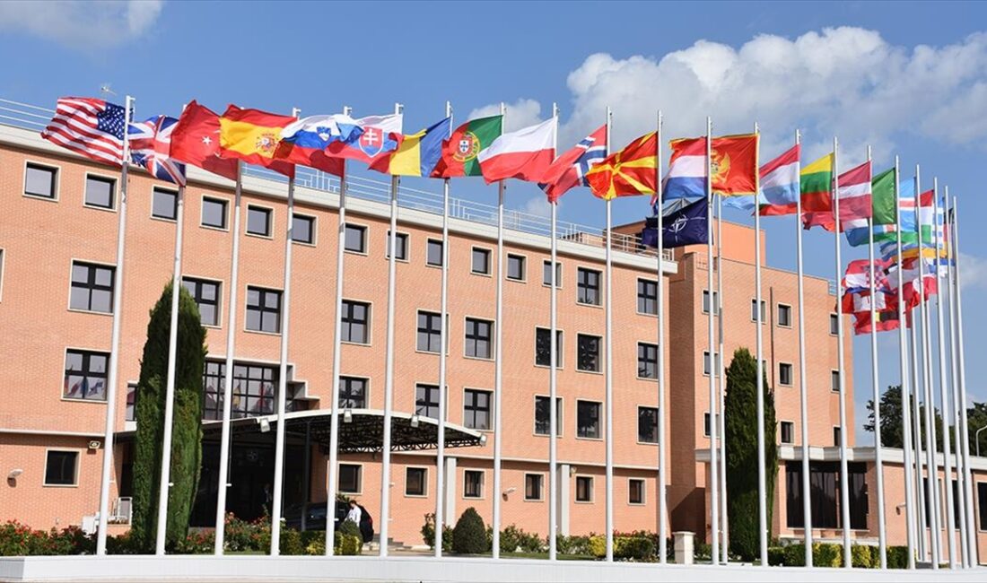 Kuzey Atlantik İttifakı (NATO) Savunma Koleji (NDC) Komutanı Danimarkalı Korgeneral