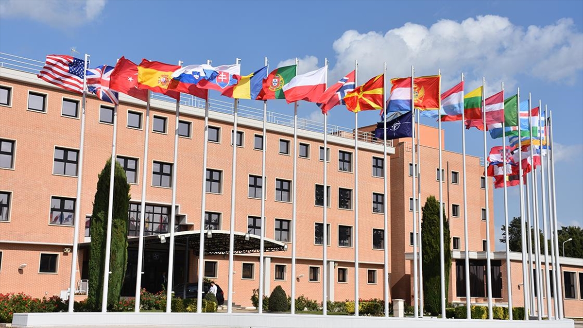 Kuzey Atlantik İttifakı (NATO) Savunma Koleji (NDC) Komutanı Danimarkalı Korgeneral