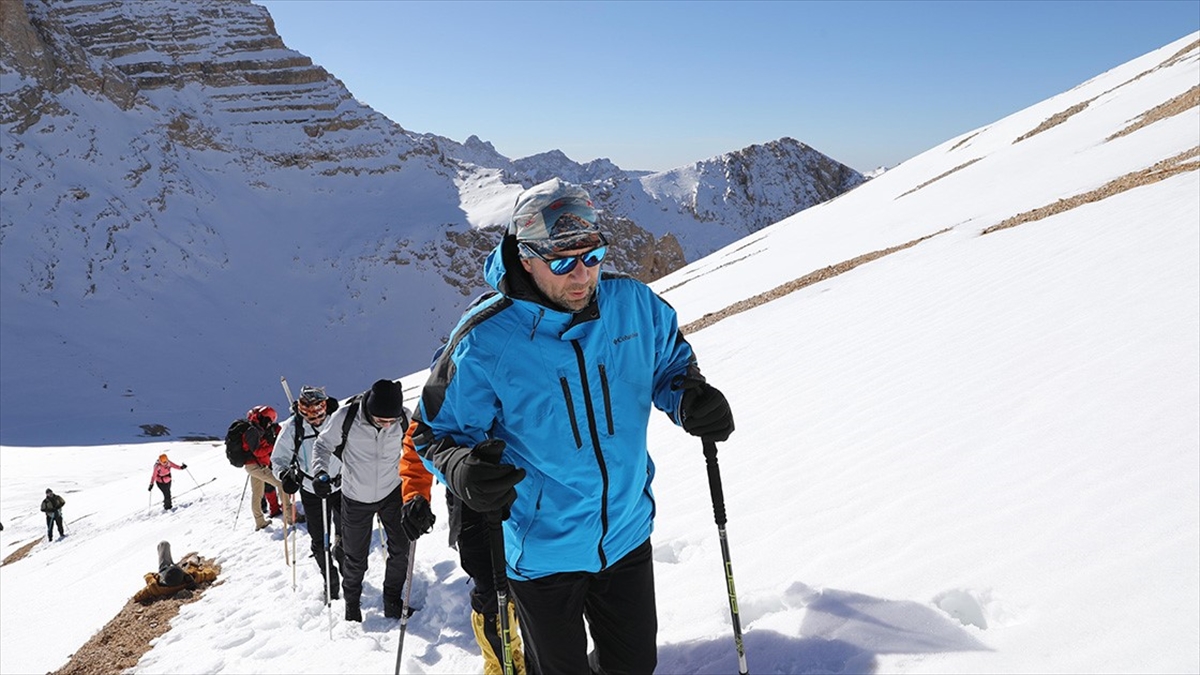 Niğde'de, Cumhuriyet'in 100. yıl dönümü kutlamaları kapsamında, Türkiye'nin farklı illerinden