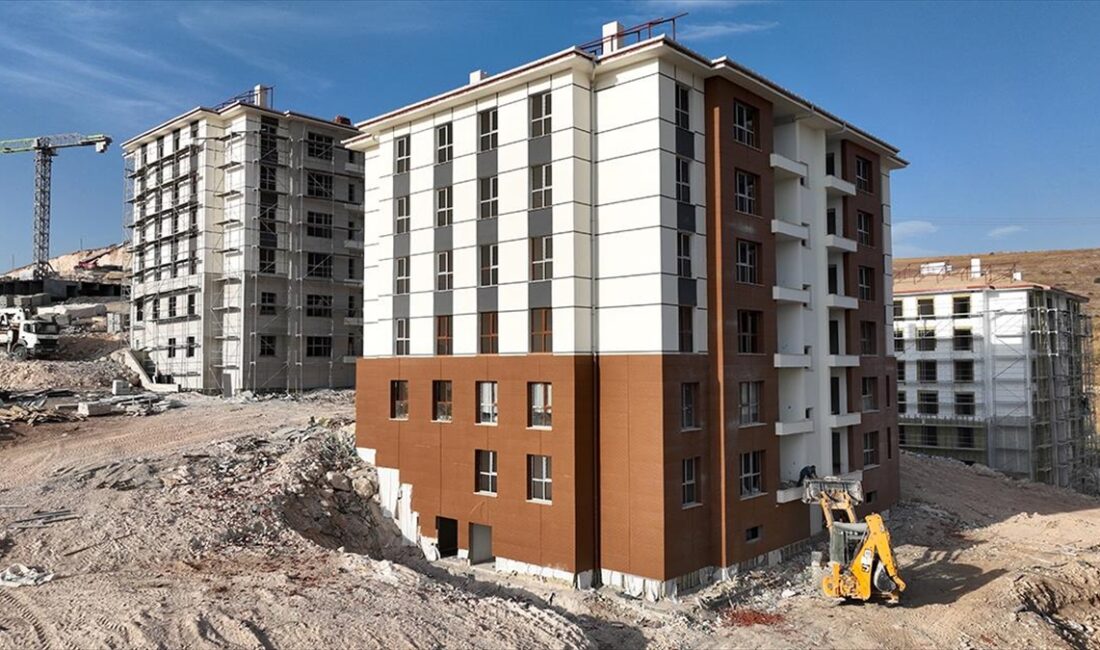 Nizip'teki deprem konutlarında örnek daire tamamlandı Kahramanmaraş merkezli depremlerden etkilenen Gaziantep'in Nizip ilçesinde, 6 ay önce